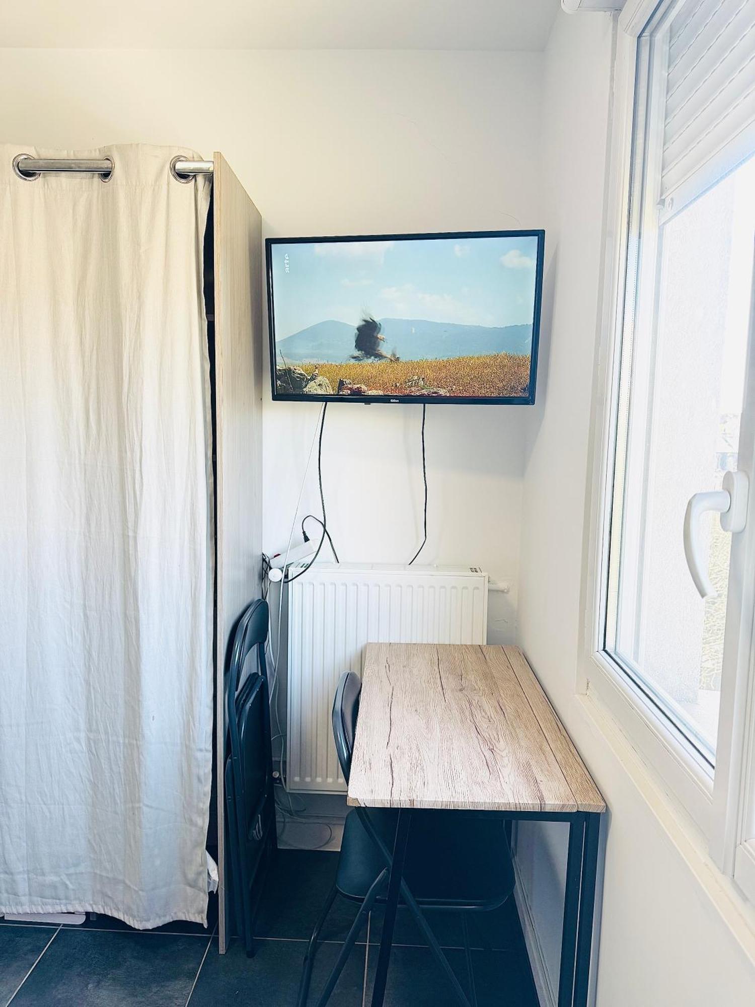 Studio A 300 Metres De La Gare Et 25 Minutes De Paris En Train 默伦 外观 照片